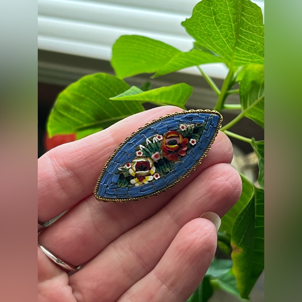 Antique Micro-Mosaic Italy Floral Brooch With Rope Border